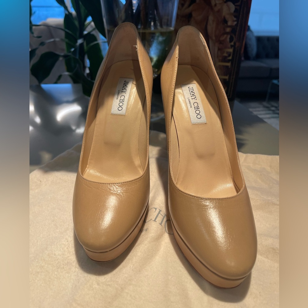 Jimmy Choo EU41 US10 Tan leather pumps